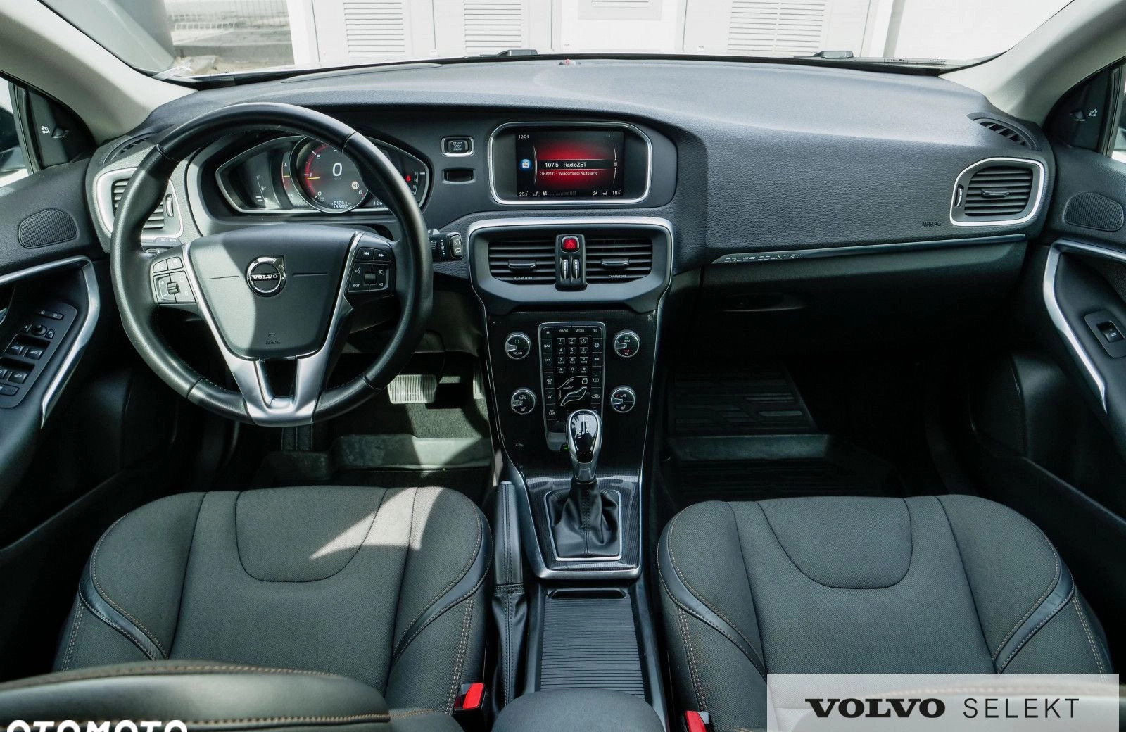 Volvo V40 cena 84900 przebieg: 133960, rok produkcji 2019 z Starogard Gdański małe 596